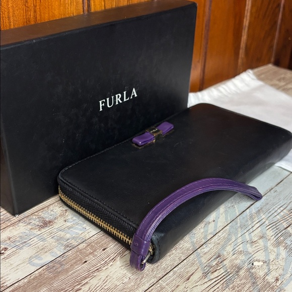 Furla Black Wallet with Purple Accent - Picture 4 of 12